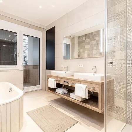 Lejlighed Center-apartment - Grosse Im Stadtzentrum In Perfekter Lage