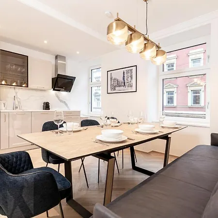 Center-apartment - Grosse Im Stadtzentrum In Perfekter Lage Daire *