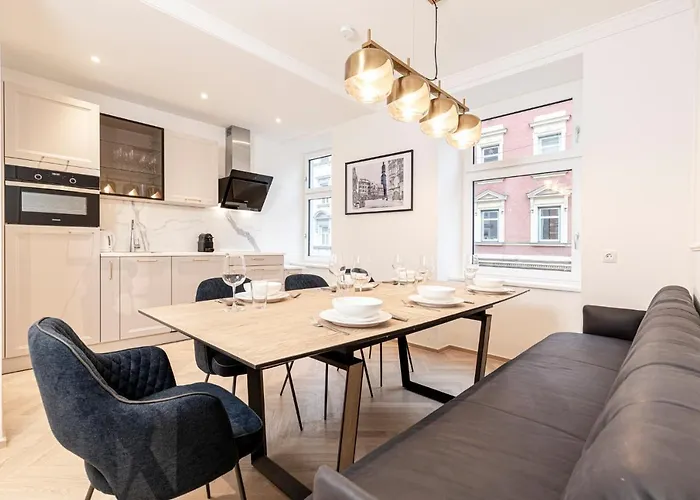 Center-apartment - Grosse Im Stadtzentrum In Perfekter Lage Lägenhet *