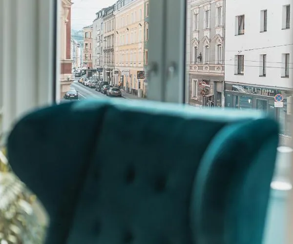 Center-apartment - Grosse Im Stadtzentrum In Perfekter Lage Lägenhet *